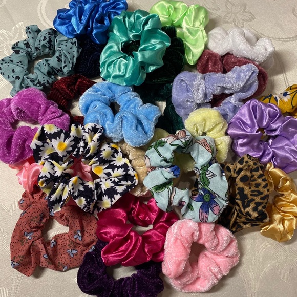 NWOT Assorted Scrunchies Bundle 10 Piece - Picture 1 of 4